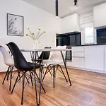 Cvita Is A Modern 5-bedroom With A Jacuzzi, A Gym And Finnish Sauna, A Heated Pool, And Amazing Views Villa *