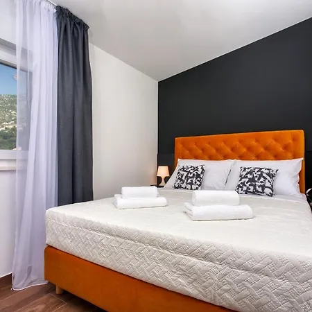 Cvita Is A Modern 5-bedroom With A Jacuzzi, A Gym And Finnish Sauna, A Heated Pool, And Amazing Views Villa Klis