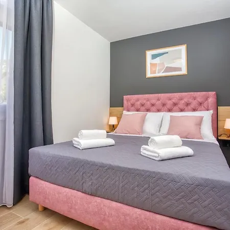 Cvita: Modern Luxury With Jacuzzi, Gym, And Panoramic Views Klis