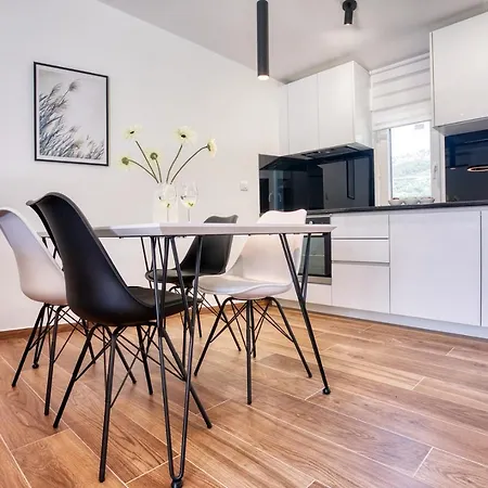Cvita Is A Modern 5-bedroom With A Jacuzzi, A Gym And Finnish Sauna, A Heated Pool, And Amazing Views Villa *