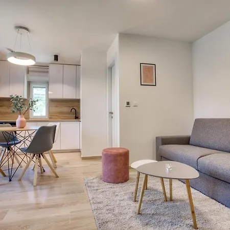 Cvita: Modern Luxury With Jacuzzi, Gym, And Panoramic Views