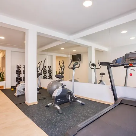Cvita Is A Modern 5-bedroom With A Jacuzzi, A Gym And Finnish Sauna, A Heated Pool, And Amazing Views *