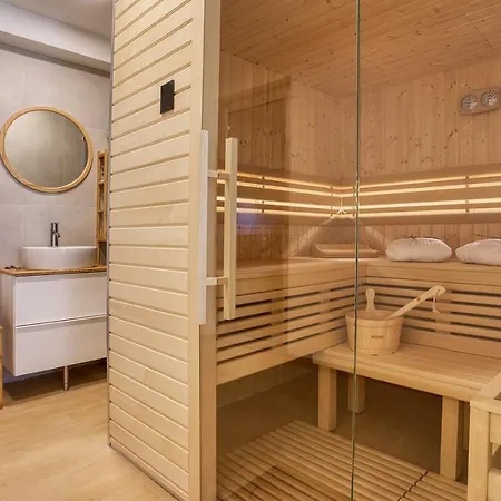 Villa Cvita Is A Modern 5-bedroom With A Jacuzzi, A Gym And Finnish Sauna, A Heated Pool, And Amazing Views *