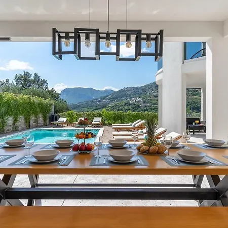 Cvita Is A Modern 5-bedroom With A Jacuzzi, A Gym And Finnish Sauna, A Heated Pool, And Amazing Views Villa Klis