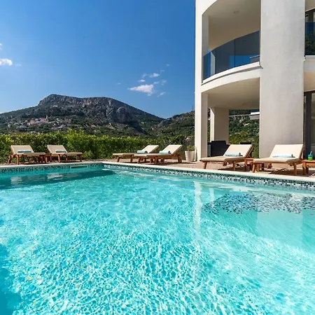 Cvita: Modern Luxury With Jacuzzi, Gym, And Panoramic Views