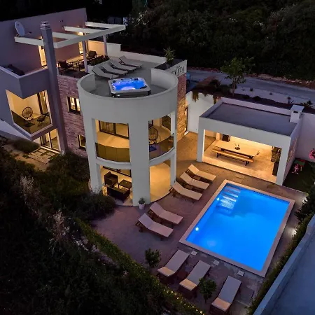 Cvita: Modern Luxury With Jacuzzi, Gym, And Panoramic Views Klis