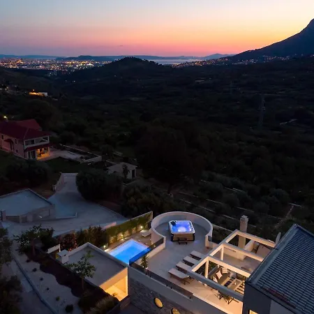 Villa Cvita Is A Modern 5-bedroom With A Jacuzzi, A Gym And Finnish Sauna, A Heated Pool, And Amazing Views Klis