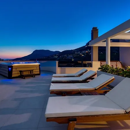 Villa Cvita Is A Modern 5-bedroom With A Jacuzzi, A Gym And Finnish Sauna, A Heated Pool, And Amazing Views Klis