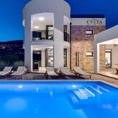 Villa Cvita Is A Modern 5-bedroom With A Jacuzzi, A Gym And Finnish Sauna, A Heated Pool, And Amazing Views Klis