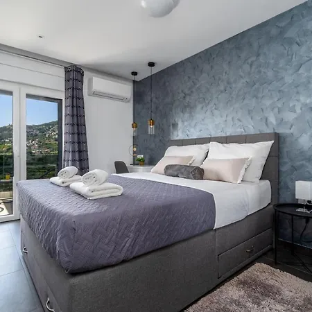 Villa Cvita Is A Modern 5-bedroom With A Jacuzzi, A Gym And Finnish Sauna, A Heated Pool, And Amazing Views *