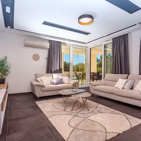 Villa Cvita Is A Modern 5-bedroom With A Jacuzzi, A Gym And Finnish Sauna, A Heated Pool, And Amazing Views